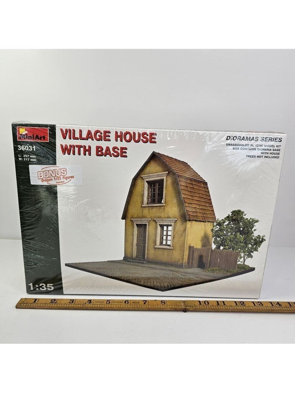 SEALED MiniArt 36031 Village House W/ Base BONUS Figure 1/35 Model Kit NEW